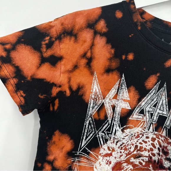 Def Leppard Custom Bleach Splatter Short Sleeve Graphic Band Tee Size Medium - Picture 5 of 7